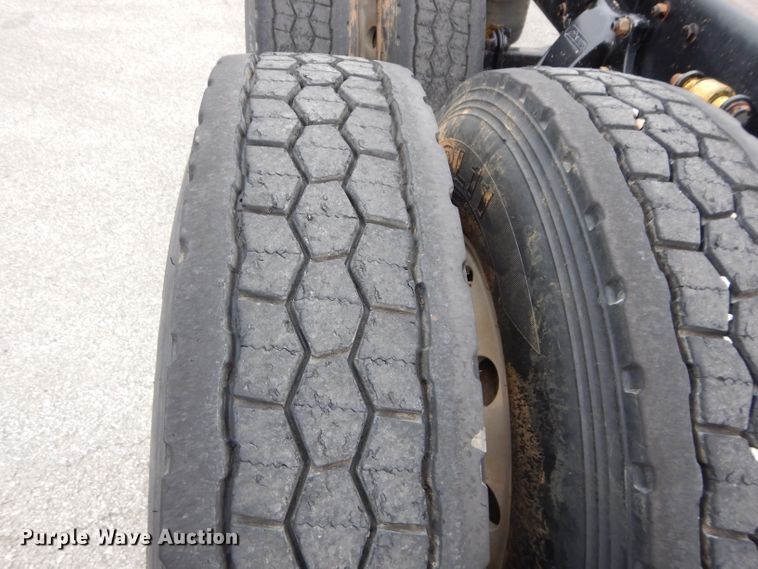 image for item DM4405 2007 Freightliner Business Class M2  truck cab and chassis