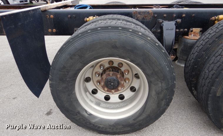 image for item DM4405 2007 Freightliner Business Class M2  truck cab and chassis