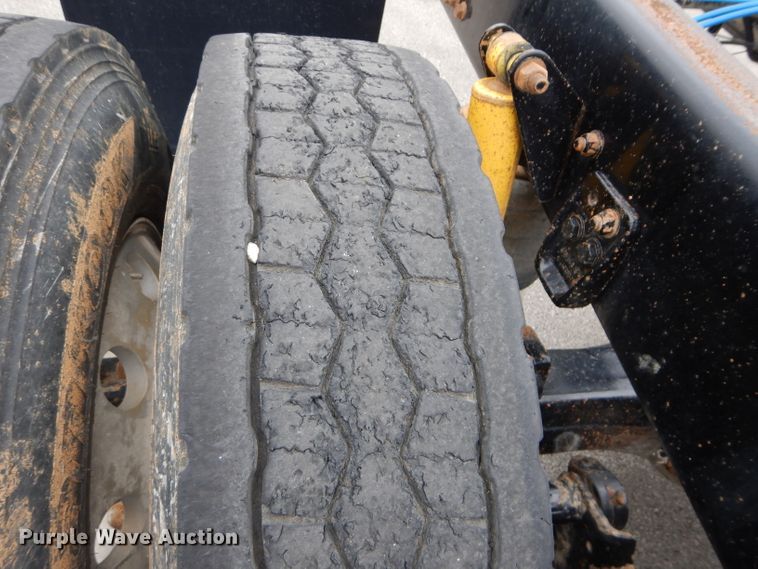 image for item DM4405 2007 Freightliner Business Class M2  truck cab and chassis