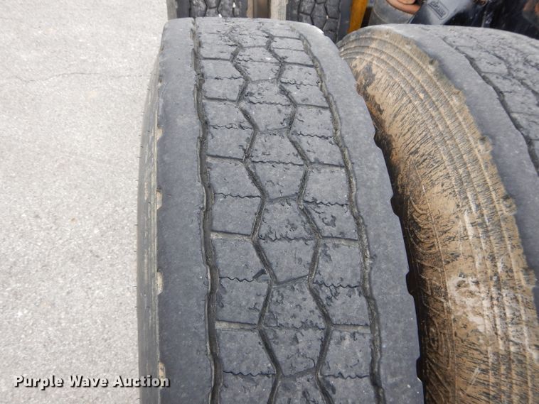 image for item DM4405 2007 Freightliner Business Class M2  truck cab and chassis