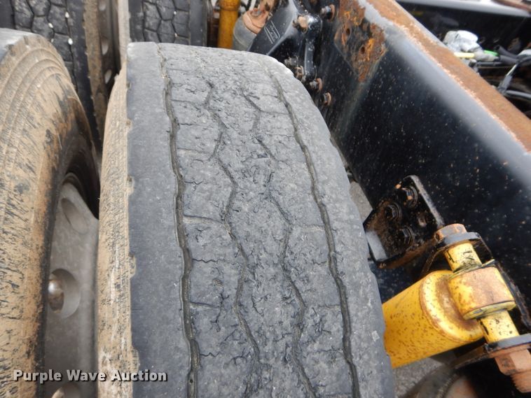 image for item DM4405 2007 Freightliner Business Class M2  truck cab and chassis