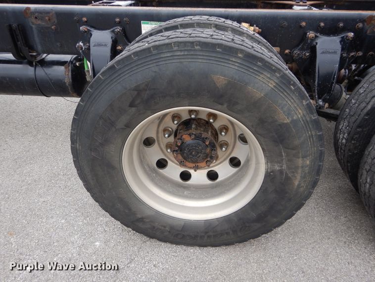 image for item DM4405 2007 Freightliner Business Class M2  truck cab and chassis