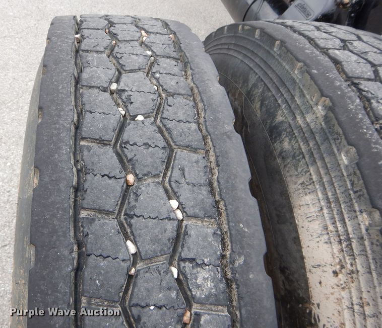 image for item DM4405 2007 Freightliner Business Class M2  truck cab and chassis