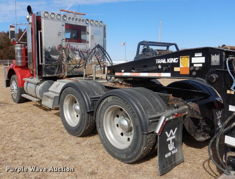 image for item DN1318 2001 Kenworth T800  semi truck