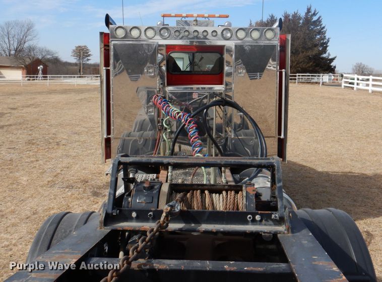 image for item DN1318 2001 Kenworth T800  semi truck