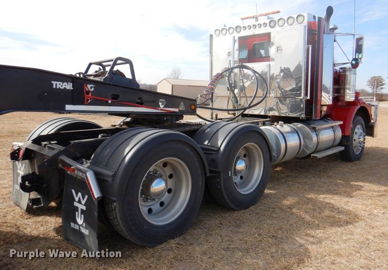 image for item DN1318 2001 Kenworth T800  semi truck