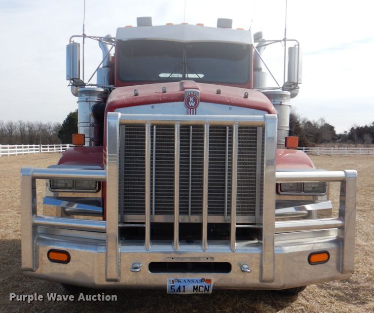 image for item DN1318 2001 Kenworth T800  semi truck
