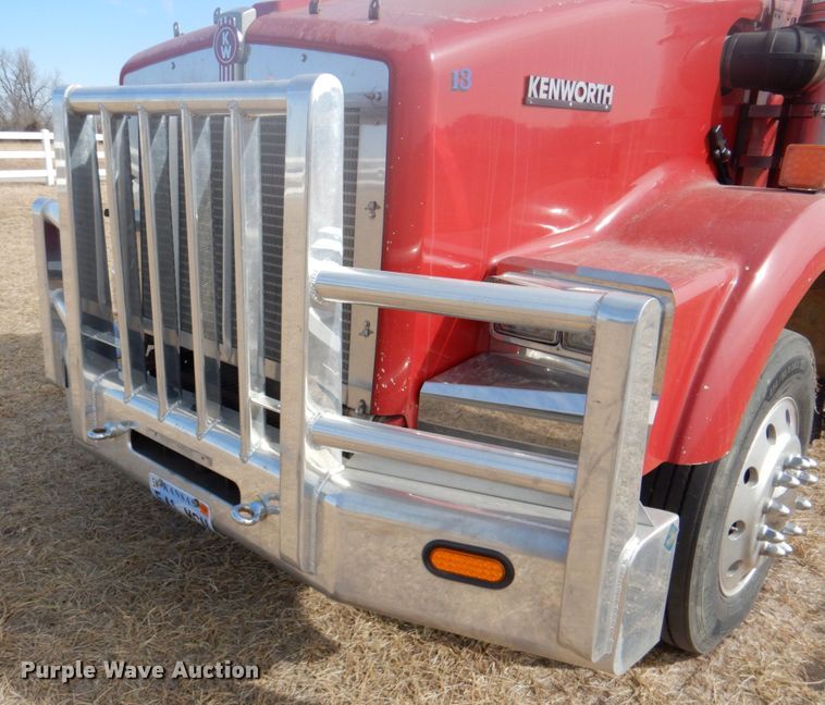 image for item DN1318 2001 Kenworth T800  semi truck