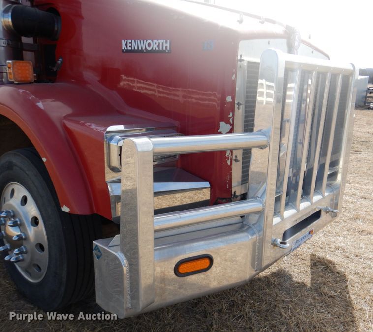 image for item DN1318 2001 Kenworth T800  semi truck