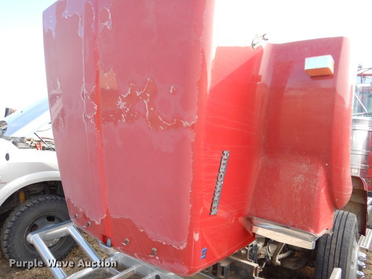 image for item DN1318 2001 Kenworth T800  semi truck