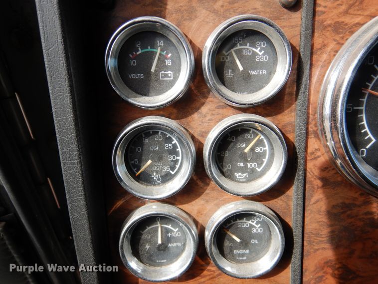 image for item DN1318 2001 Kenworth T800  semi truck