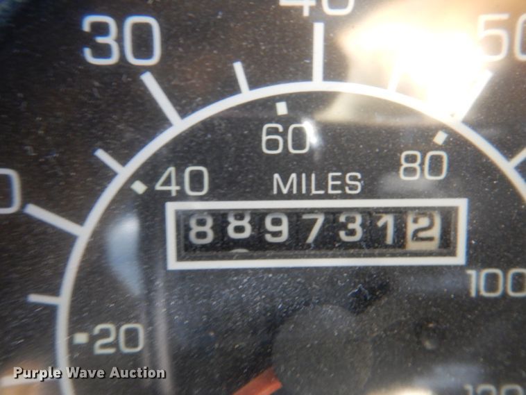 image for item DN1318 2001 Kenworth T800  semi truck