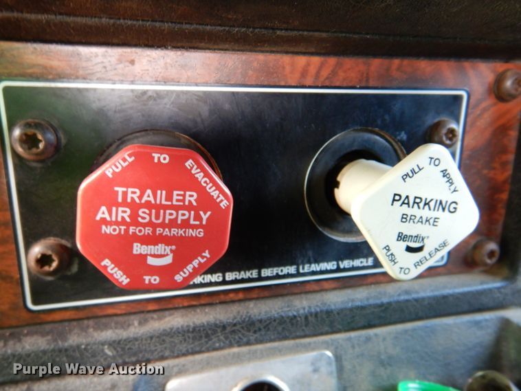 image for item DN1318 2001 Kenworth T800  semi truck