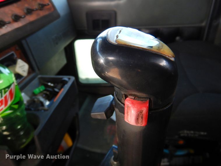 image for item DN1318 2001 Kenworth T800  semi truck