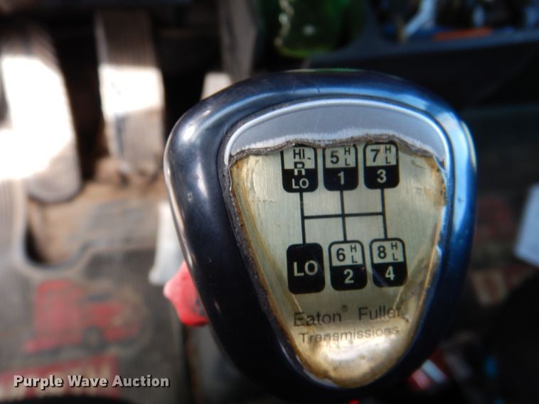 image for item DN1318 2001 Kenworth T800  semi truck