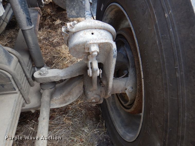 image for item DN1318 2001 Kenworth T800  semi truck