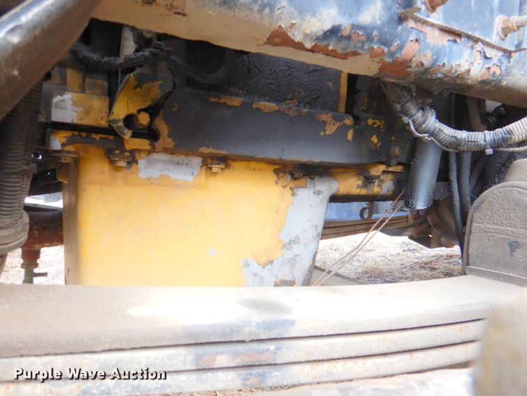 image for item DN1318 2001 Kenworth T800  semi truck