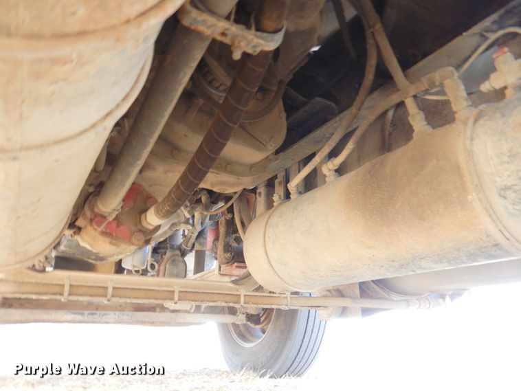 image for item DN1318 2001 Kenworth T800  semi truck