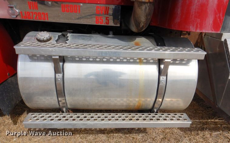 image for item DN1318 2001 Kenworth T800  semi truck