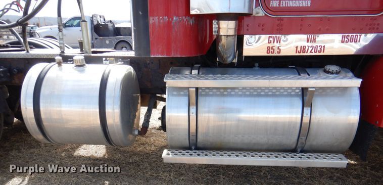 image for item DN1318 2001 Kenworth T800  semi truck