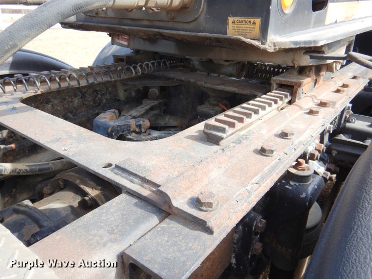 image for item DN1318 2001 Kenworth T800  semi truck