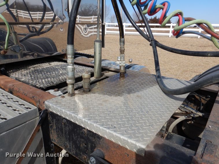 image for item DN1318 2001 Kenworth T800  semi truck