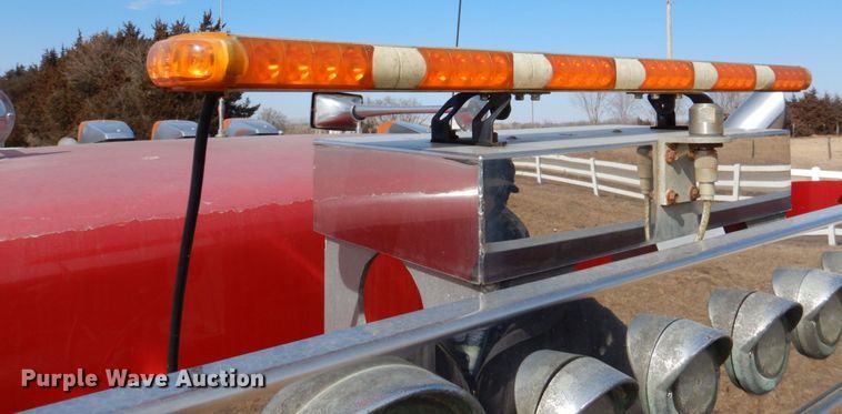 image for item DN1318 2001 Kenworth T800  semi truck