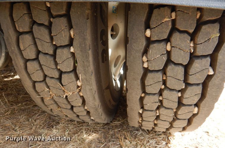 image for item DN1318 2001 Kenworth T800  semi truck