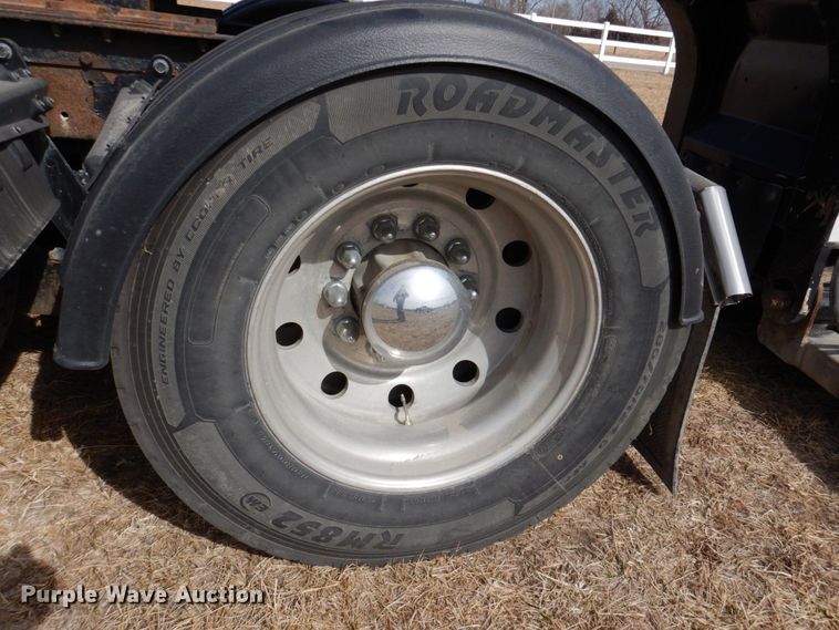 image for item DN1318 2001 Kenworth T800  semi truck