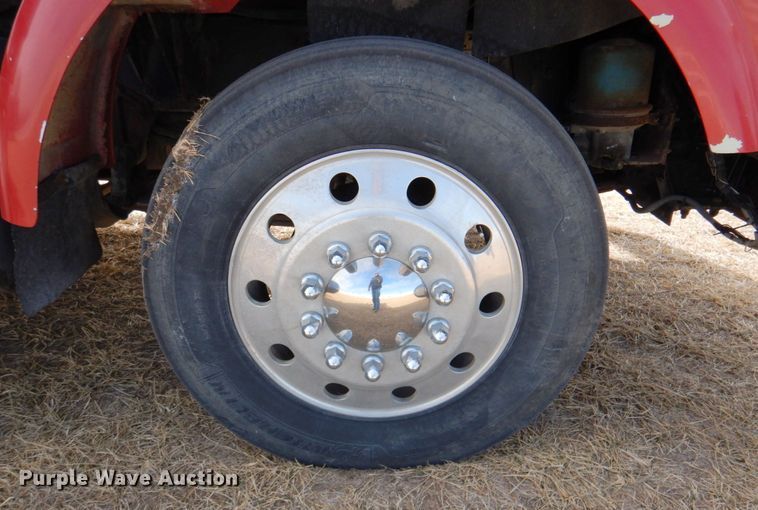 image for item DN1318 2001 Kenworth T800  semi truck