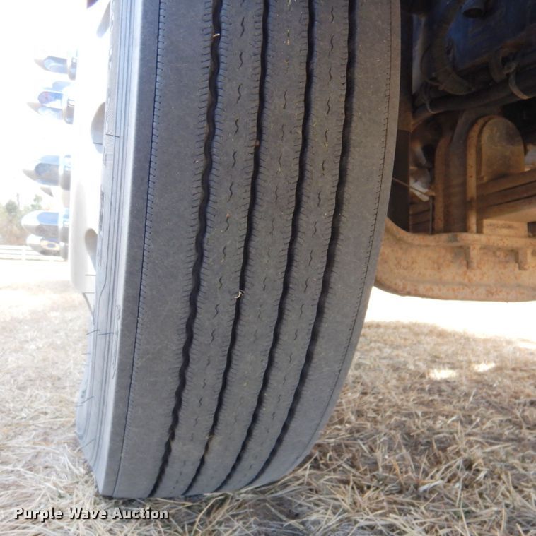 image for item DN1318 2001 Kenworth T800  semi truck