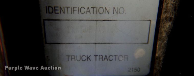 image for item DN1318 2001 Kenworth T800  semi truck