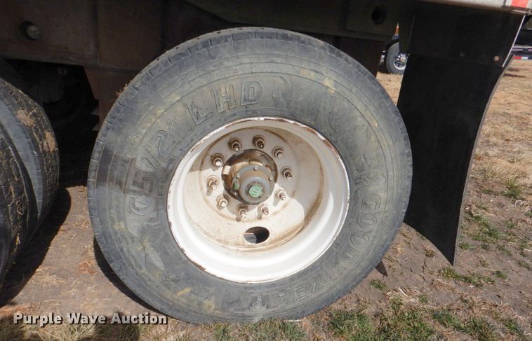 image for item DN1320 1998 Mate Inc.  end dump trailer