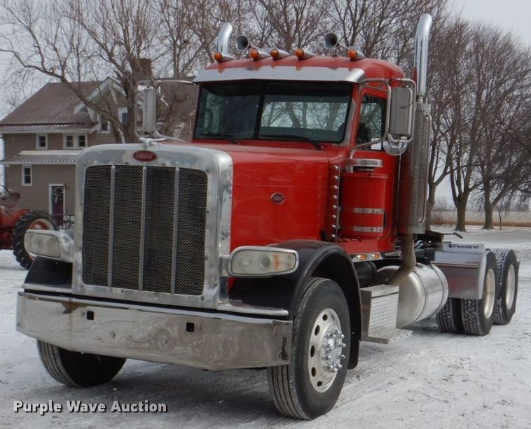 image for item DN7257 2009 Peterbilt 388  semi truck