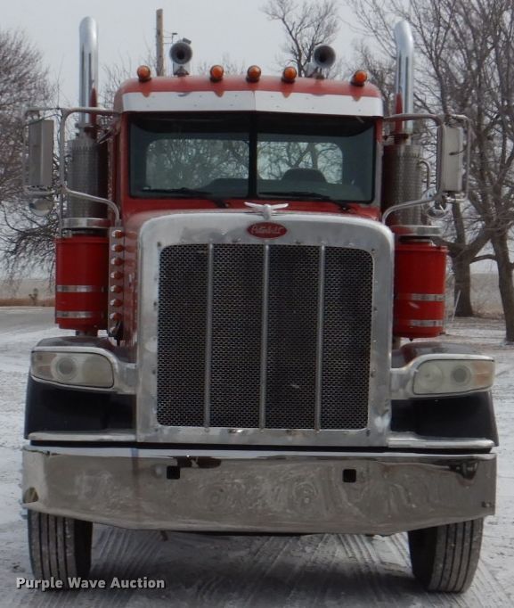 image for item DN7257 2009 Peterbilt 388  semi truck