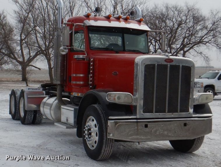 image for item DN7257 2009 Peterbilt 388  semi truck