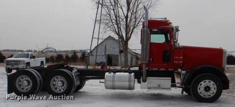 image for item DN7257 2009 Peterbilt 388  semi truck