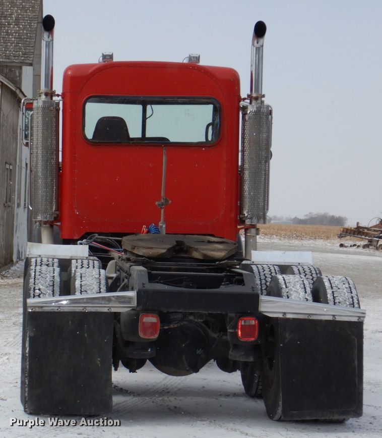 image for item DN7257 2009 Peterbilt 388  semi truck