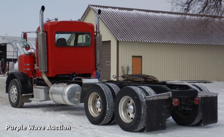 image for item DN7257 2009 Peterbilt 388  semi truck