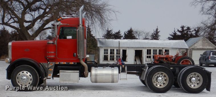 image for item DN7257 2009 Peterbilt 388  semi truck