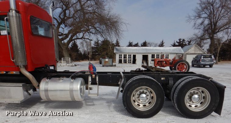 image for item DN7257 2009 Peterbilt 388  semi truck