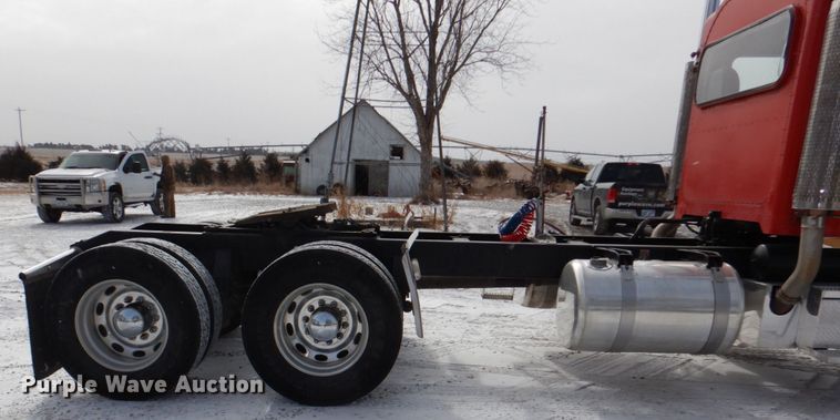 image for item DN7257 2009 Peterbilt 388  semi truck