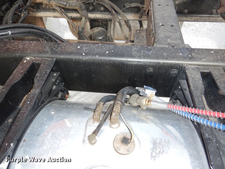 image for item DN7257 2009 Peterbilt 388  semi truck