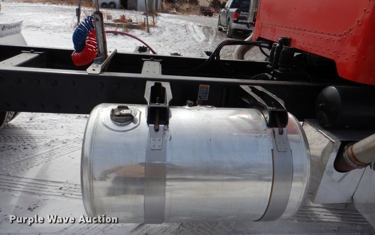 image for item DN7257 2009 Peterbilt 388  semi truck