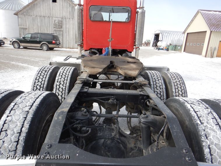 image for item DN7257 2009 Peterbilt 388  semi truck