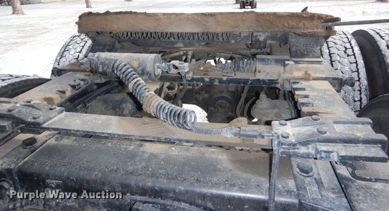 image for item DN7257 2009 Peterbilt 388  semi truck