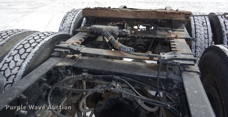 image for item DN7257 2009 Peterbilt 388  semi truck