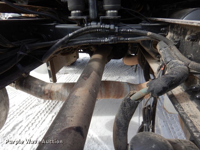 image for item DN7257 2009 Peterbilt 388  semi truck