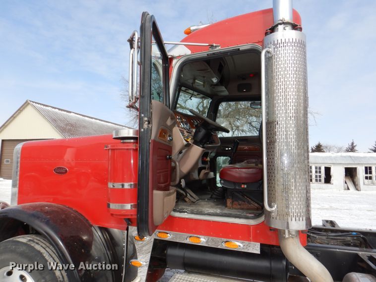 image for item DN7257 2009 Peterbilt 388  semi truck
