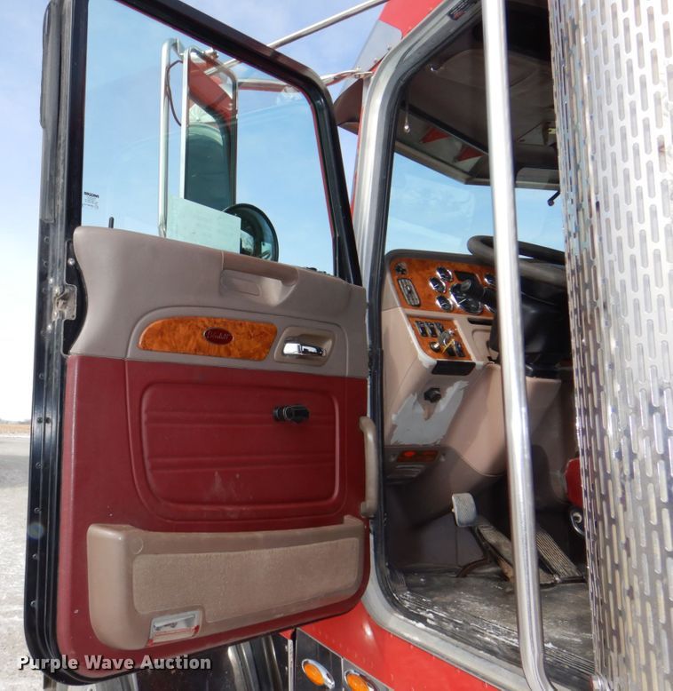 image for item DN7257 2009 Peterbilt 388  semi truck
